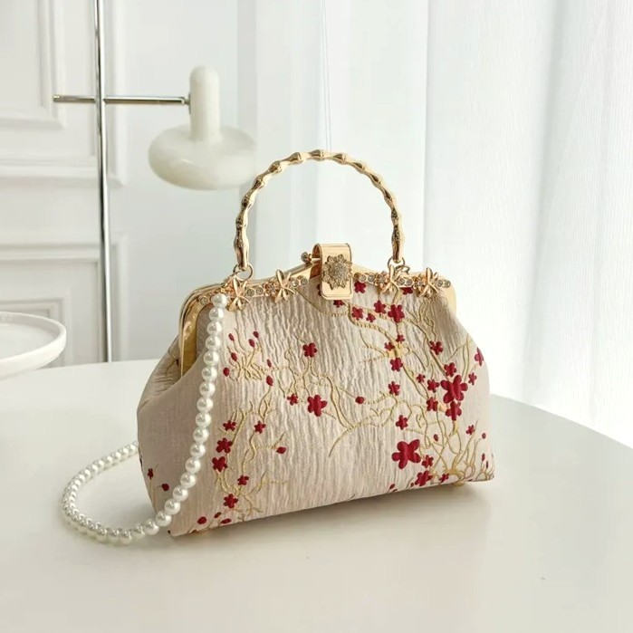 Red Flower Pearl Handbag photo review