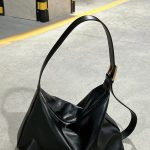 Classic Large Capacity Crossbody Tote photo review