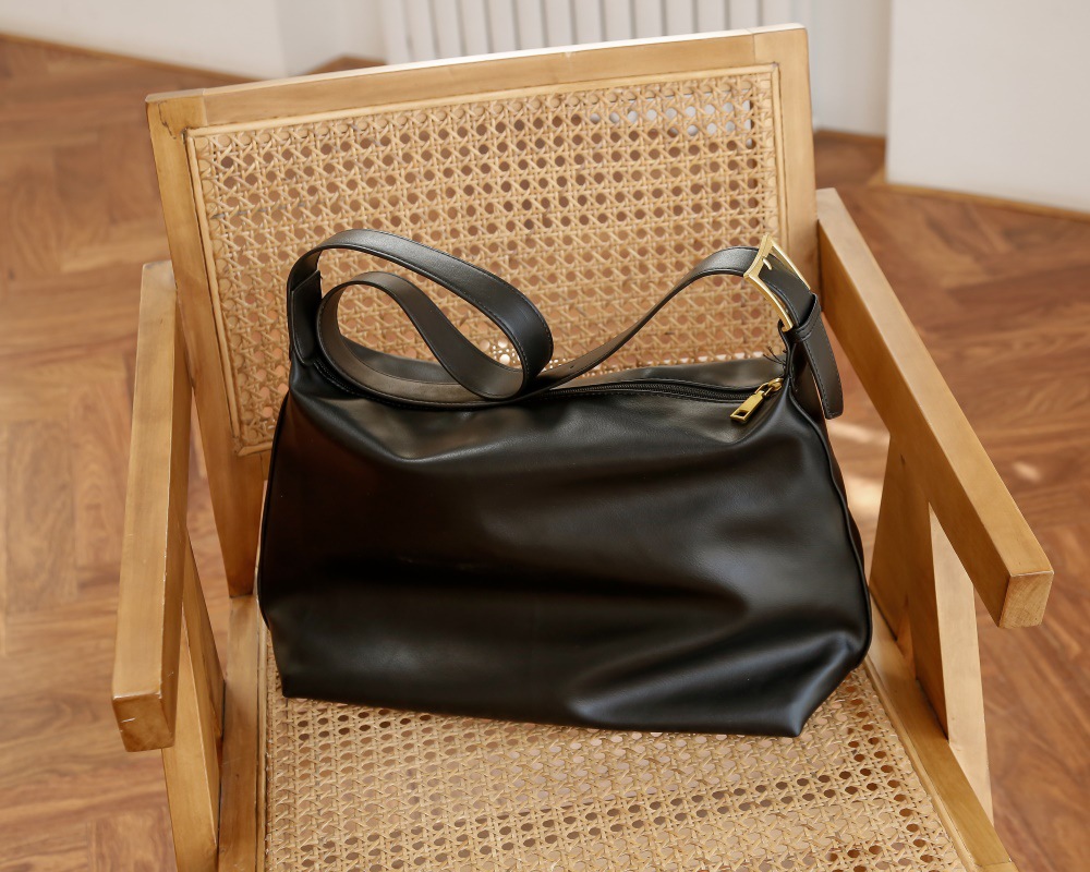 Classic Large Capacity Crossbody Tote photo review