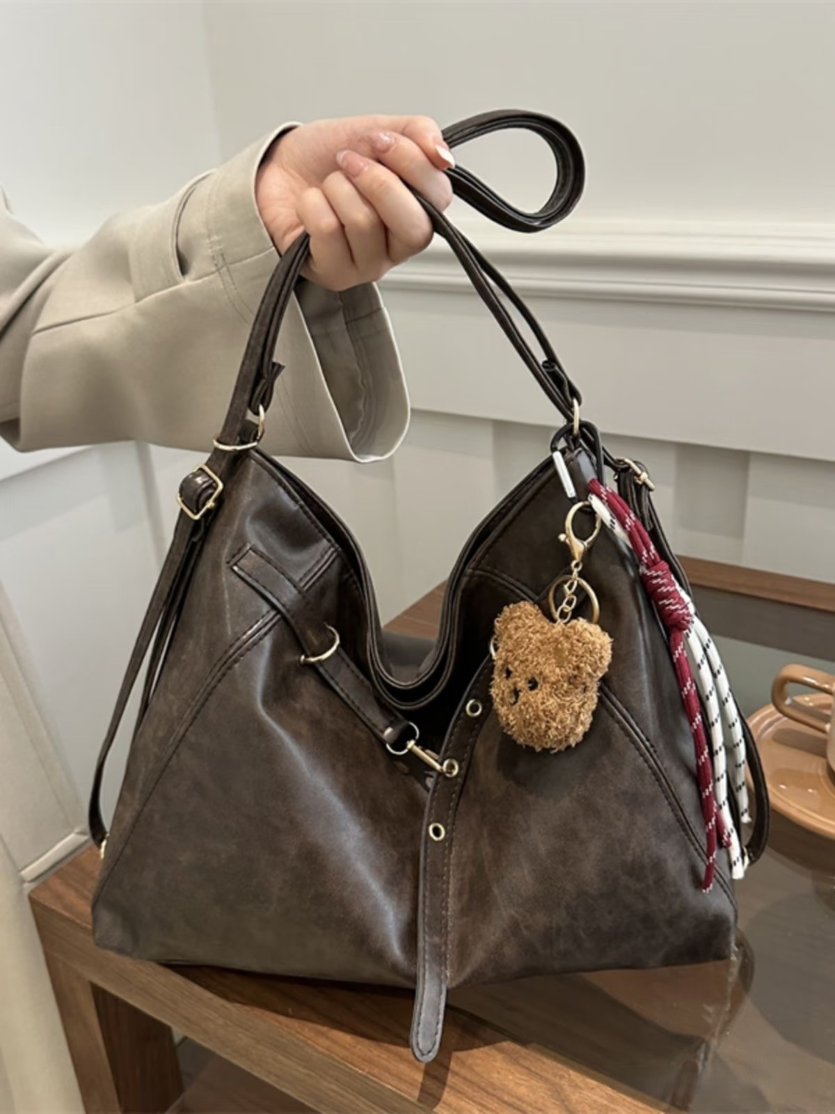 Large Capacity Retro Shoulder Bag photo review