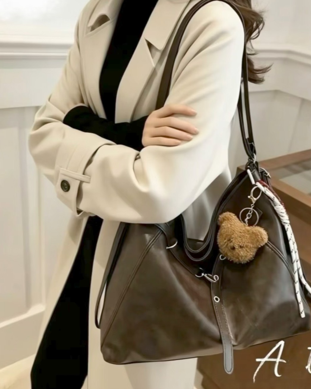 Large Capacity Retro Shoulder Bag photo review