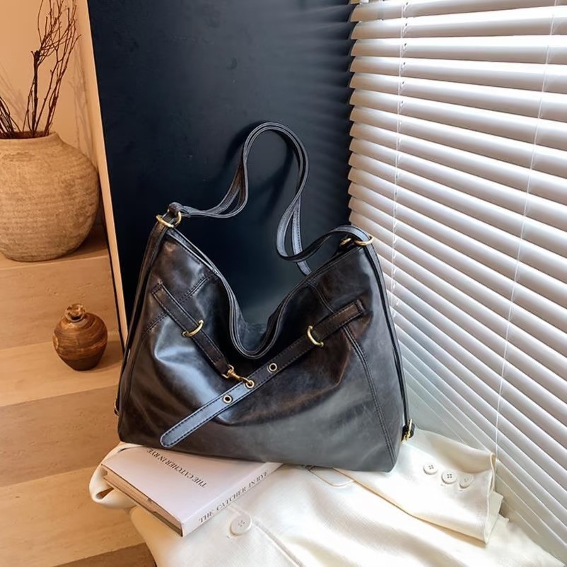 Large Capacity Retro Shoulder Bag photo review