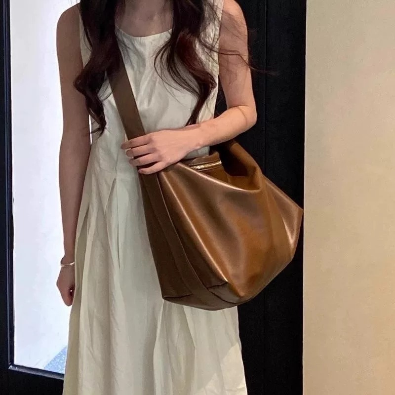Classic Large Capacity Crossbody Tote photo review
